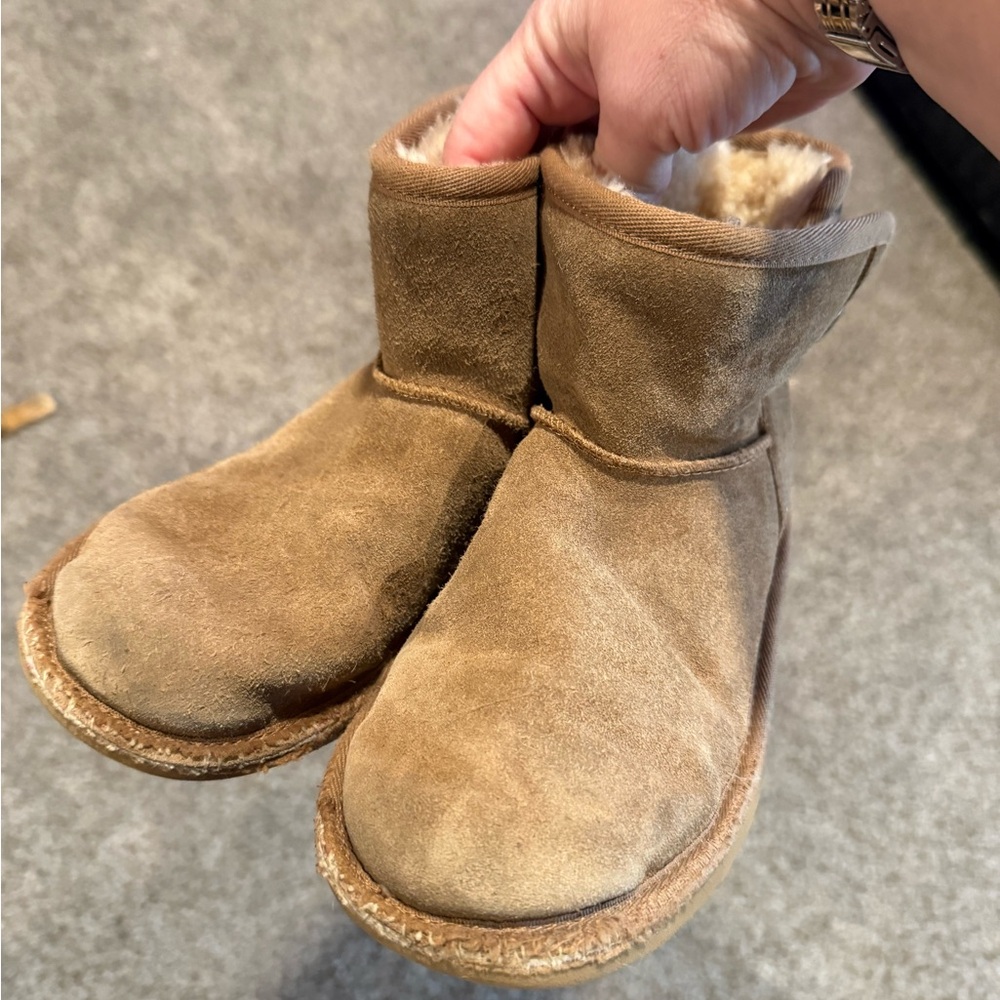Girls size 2 Ugg boots